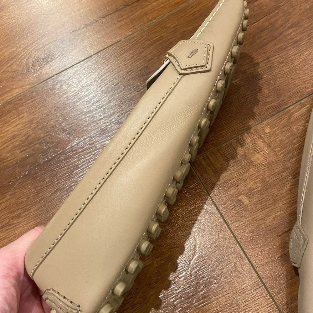 Louis Vuitton Cream and Tan Loafers with Gold Logo - Picture 5 of 7